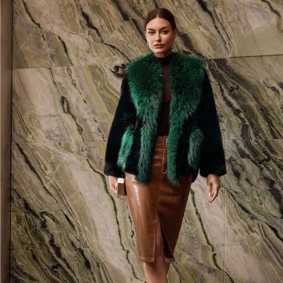 NWT - Women’s Green and Black Faux Fur Coat - Picture 3 of 7